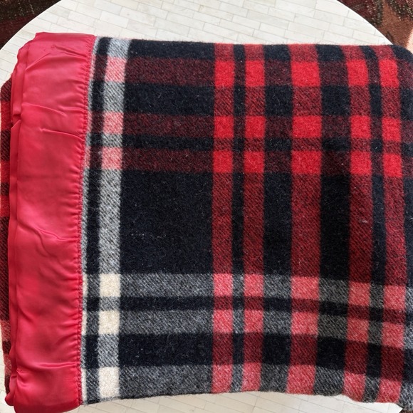 Vintage Pearce Wool Tartan Plaid Cottage Blanket Red Black Cream Xmas 67" x 80" - Picture 6 of 6